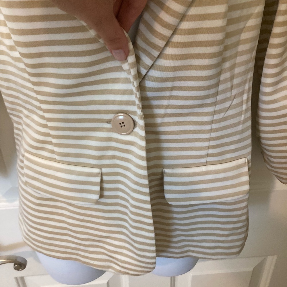 Quarter length striped blazer